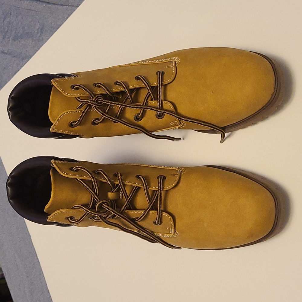 Size 11 Boots Like New